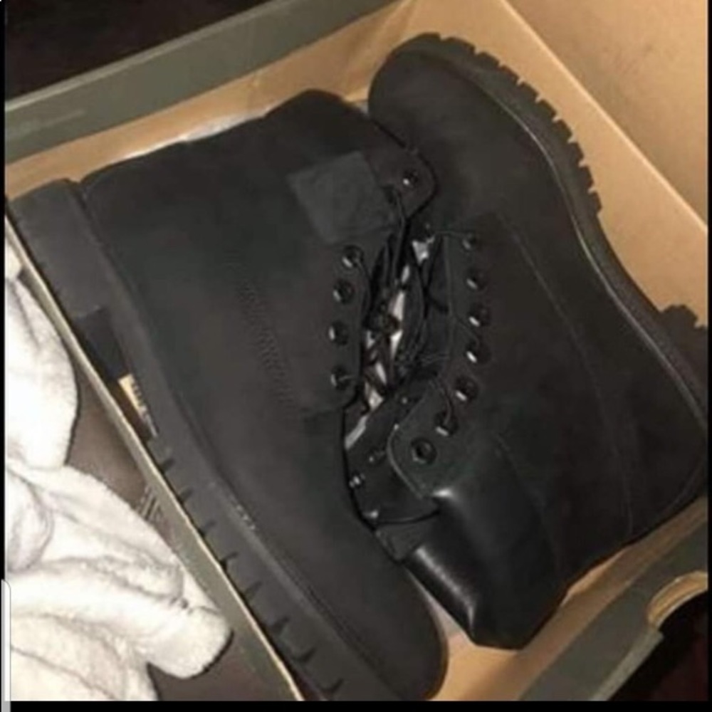 Like new, comes with box, clean.